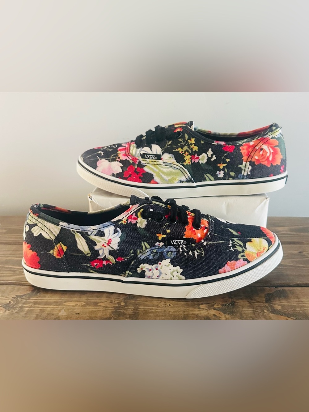 VANS Authentic Lo Pro Floral Shoes Women’s 7 Men’s 5.5